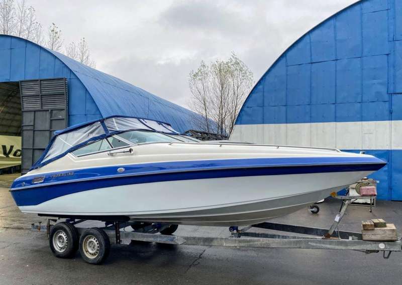 Моторный катер Crownline 225 CCR