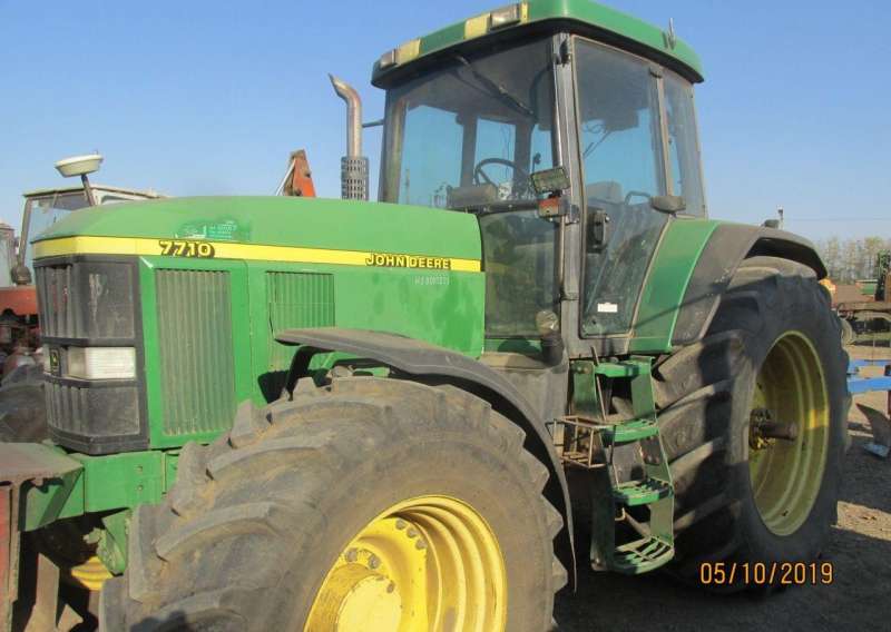 Трактор John Deere 7710