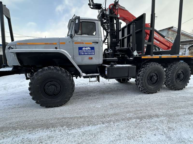 Лесовоз Урал с манипулятором Palfinger