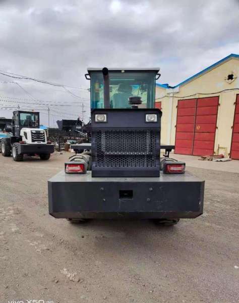 Фронтальный погрузчик icles636