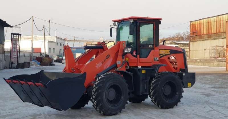 Фронтальный погрузчик Redstar 3000GT