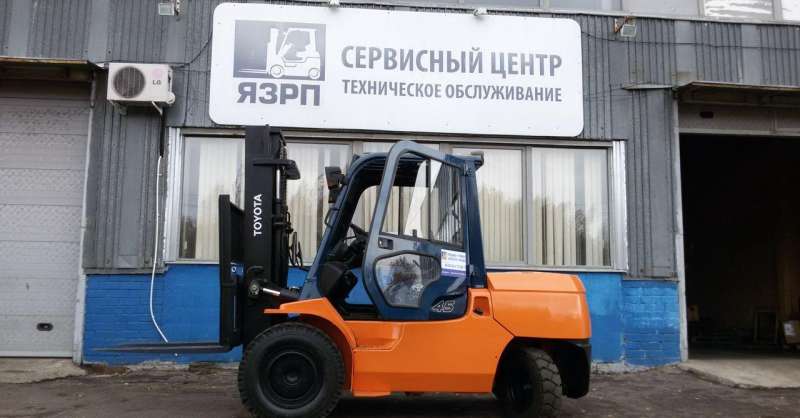 Вилочный погрузчик Toyota 02-7FD45 дизель 4,5т