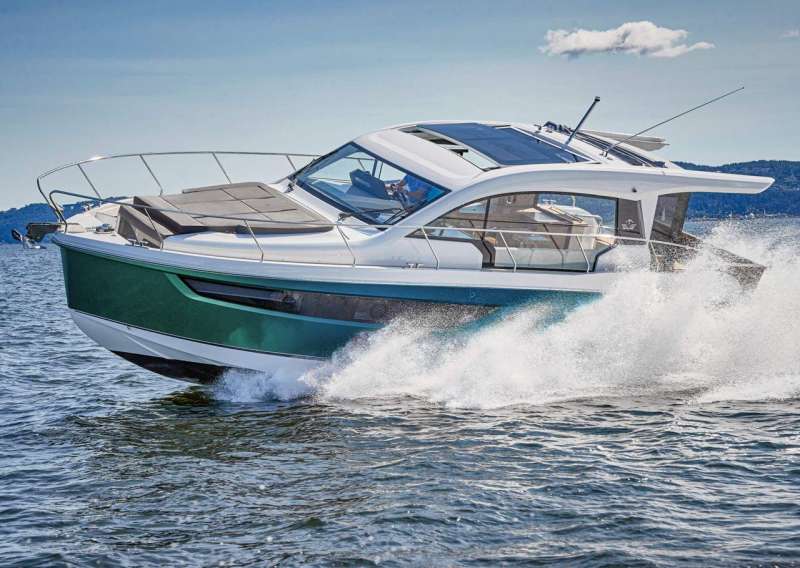 Яхта Sealine C390 V