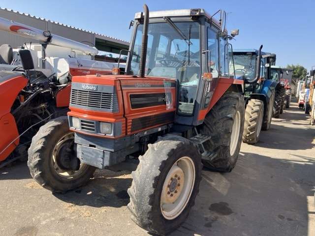 Трактор Kubota M1-85 кабина 4х4