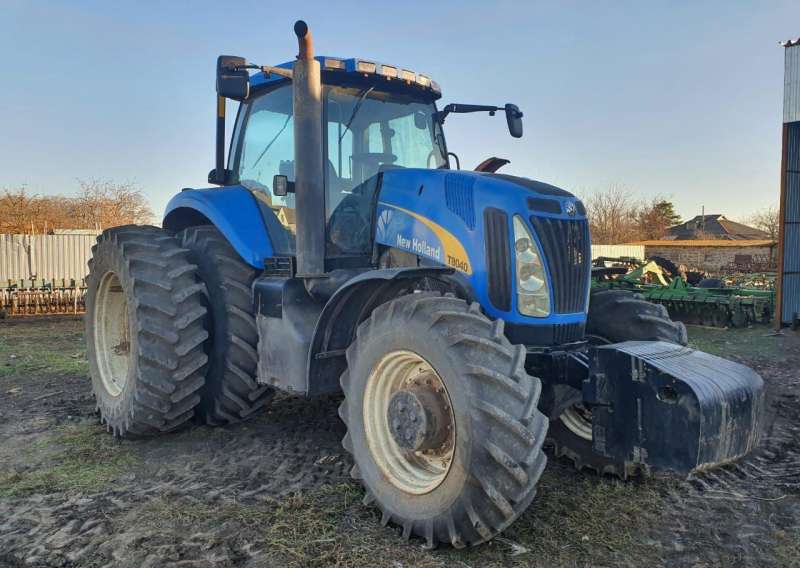 Трактор New Holland 8040