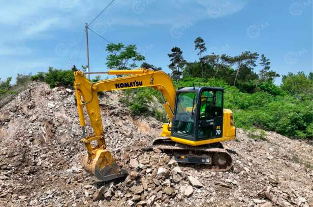 Komatsu PC70-11MO экскаватор гусеничный