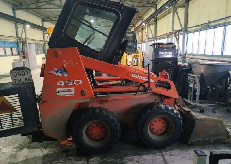 Минипогрузчик Doosan Skid steer loader 450 plus