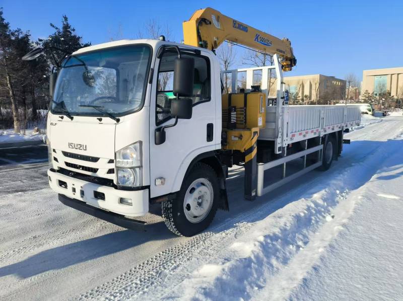 Бортовой грузовик Isuzu Elf с КМУ XCMG, 2025 (4x2)