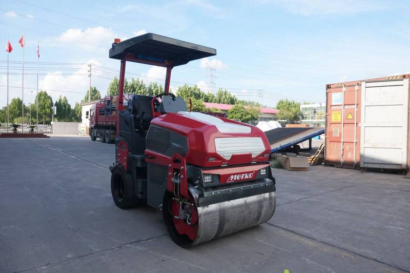 Комбинированный вибрационный каток merko mr 4000c