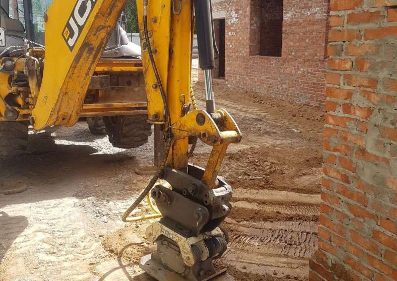 Трамбовка (шлеп нога) на обратную засыпку с уплотн