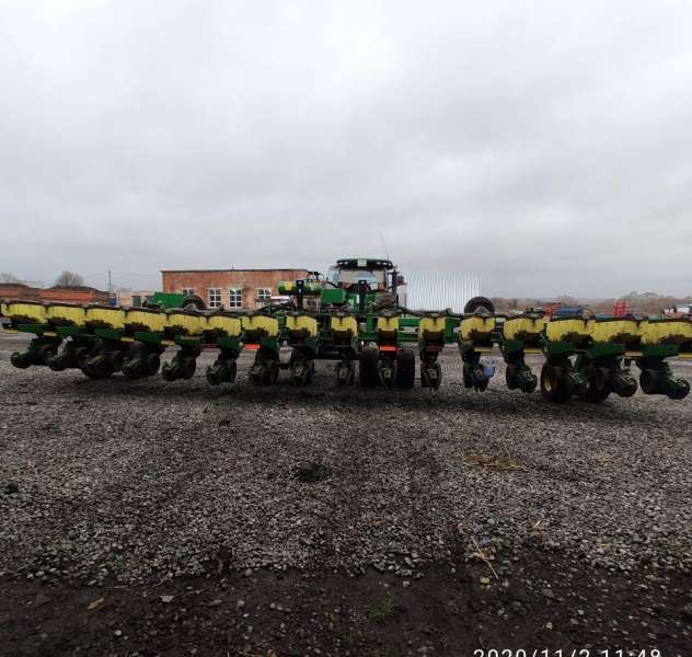 Пропашная сеялка John Deere DB37