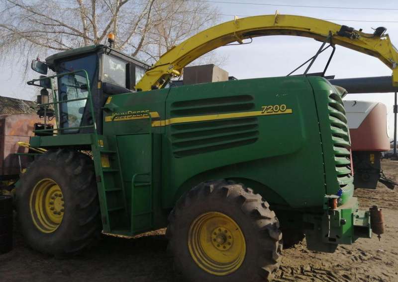 Кормоуборочный комбайн John Deere 7200