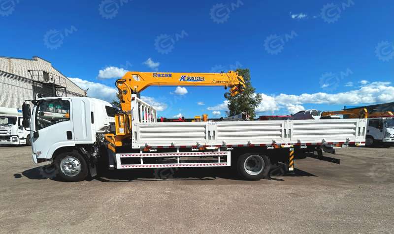 Isuzu 4х2 , гп 6 тонн, 139kw, КМУ гп 5 тонн, спальник