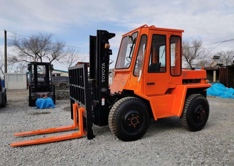 Вилочный погрузчик 4WD toyota FDT25 2012 г.в