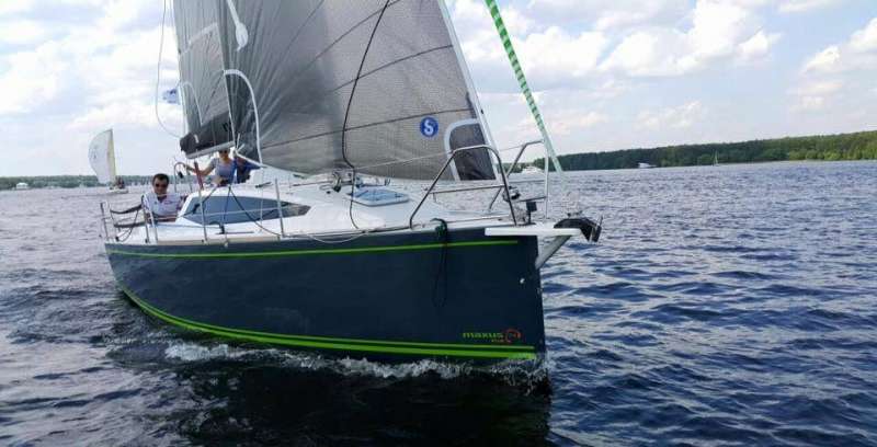 Maxus 24 evo - парусная яхта
