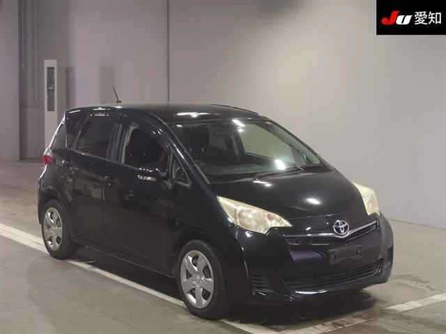 Компактвэн Toyota Ractis NSP120 X минивэн гв 2011