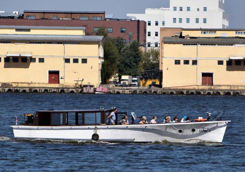 Прогулочный теплоход Барин-1 - Город Москва