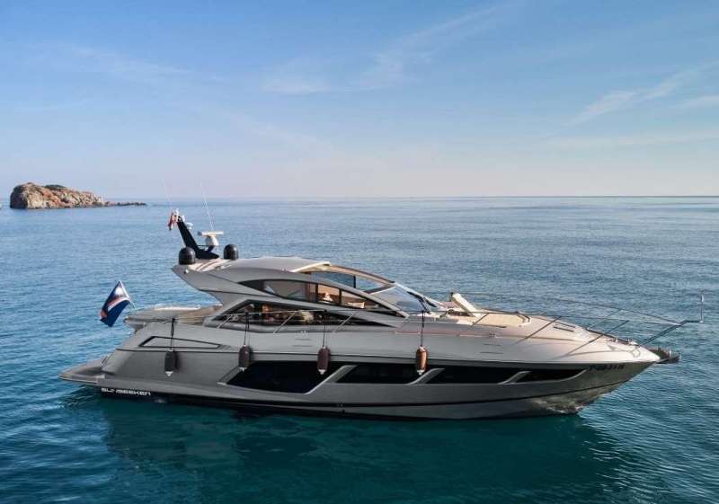 Моторная яхта Sunseeker Predator 57