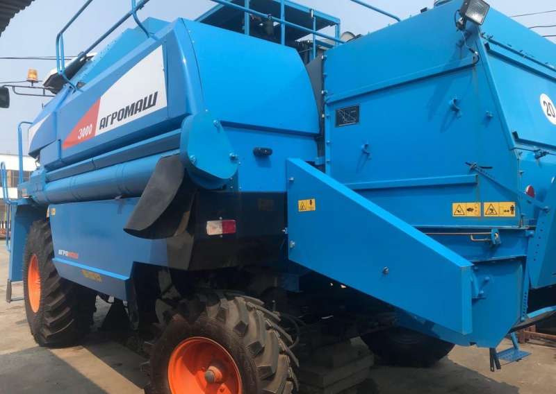 Зерноуборочный комбайн Агромаш 3000