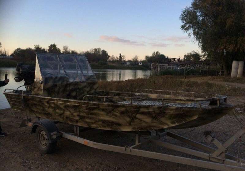 Моторная лодка Болотоход М-525