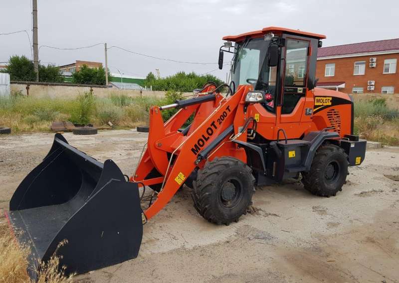 Фронтальный погрузчик молот 200Т