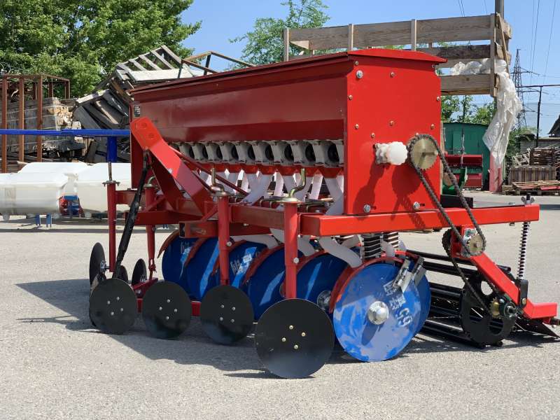 Сеялка зерновая 2BXF-12