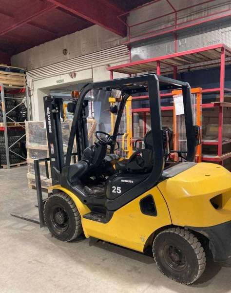 Дизельный вилочный погрузчик Komatsu FD25T-16