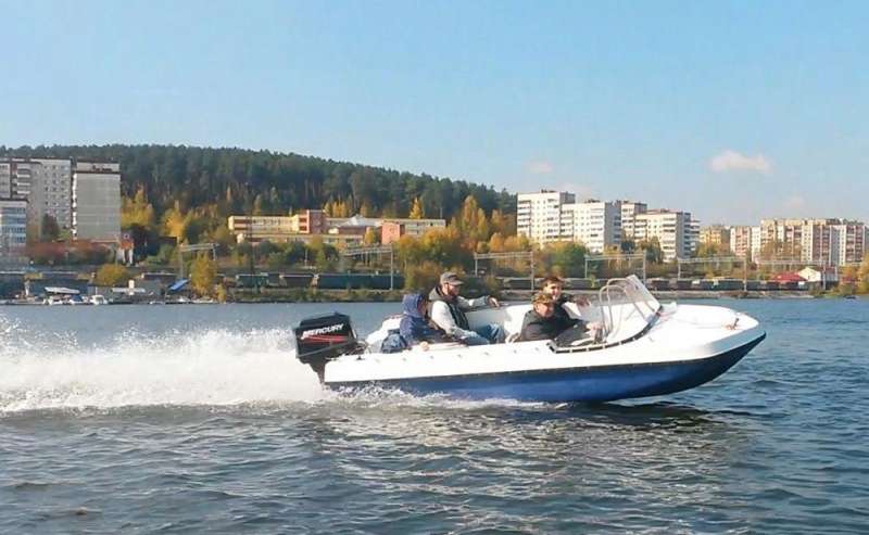 Капотный катер Виза Легант - 430 Авто