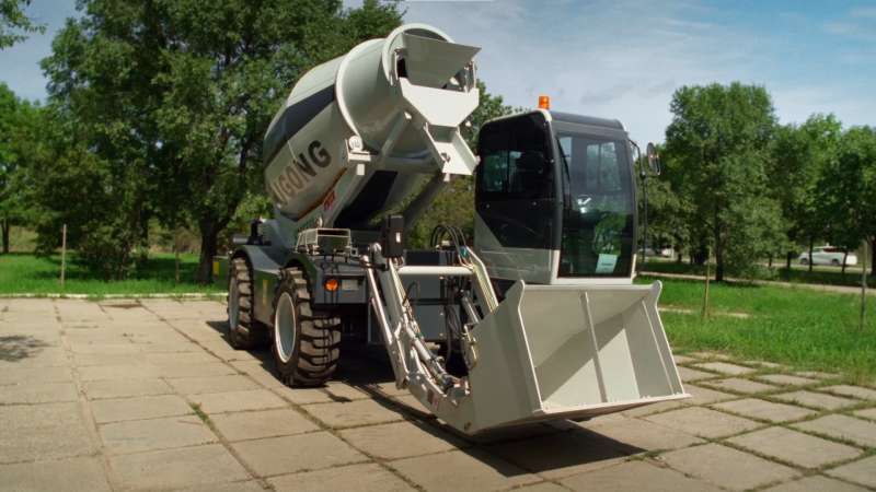 Самозагружающий самоходный бетоносмеситель