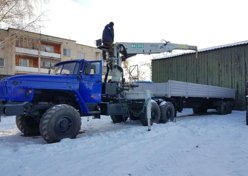 Тягач Урал с манипулятором иф-300 2015 г. 9 тонн