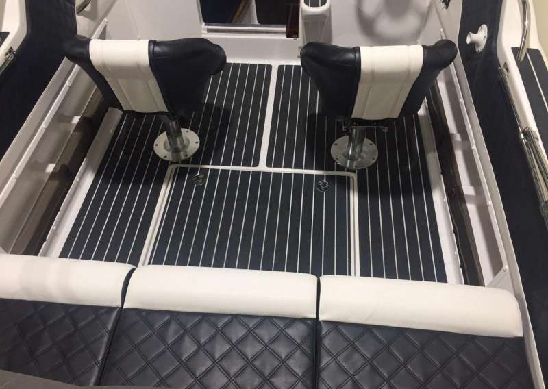 Прогулочный катер Феникс 560 с каютой новый