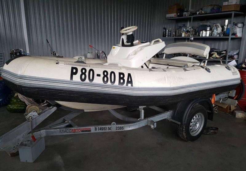 Моторная лодка Zodiac Pro Jet 350 с автоприцепом