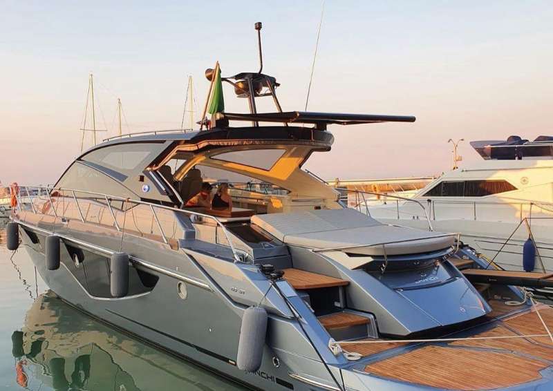 Моторная яхта Cranchi 60 ST