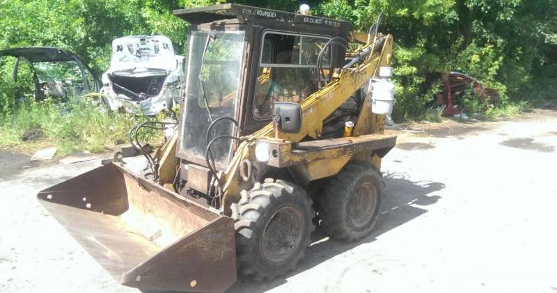 Фронтальный погрузчик UNC 060