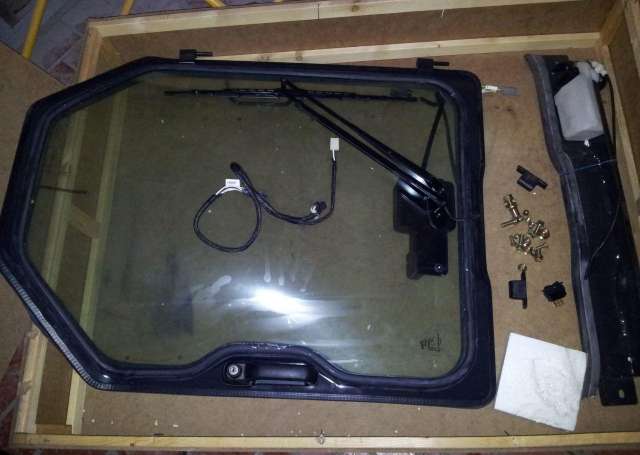 Дверь кабины для погрузчика Bobcat в сборе