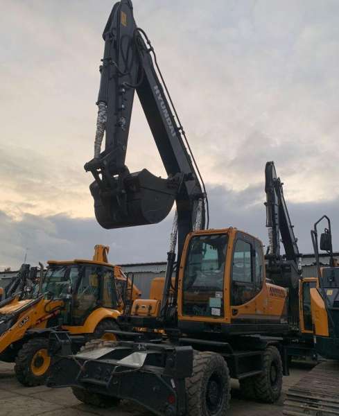 Колёсный экскаватор Hyundai R180W-9S, 2021