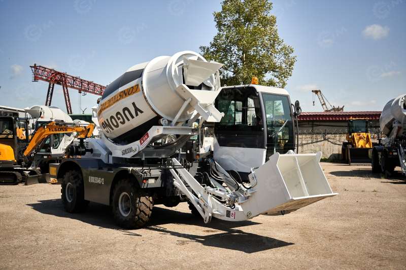 Бетоносмеситель Yugong SDM3000 самоходный