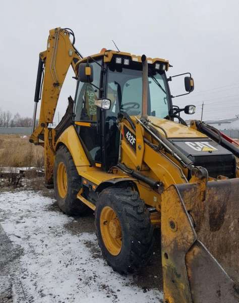 Продаю экскаватор-погрузчик caterpillar 432f