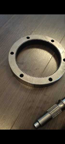 Венец шестерня на поворотный механизм Komatsu PC40