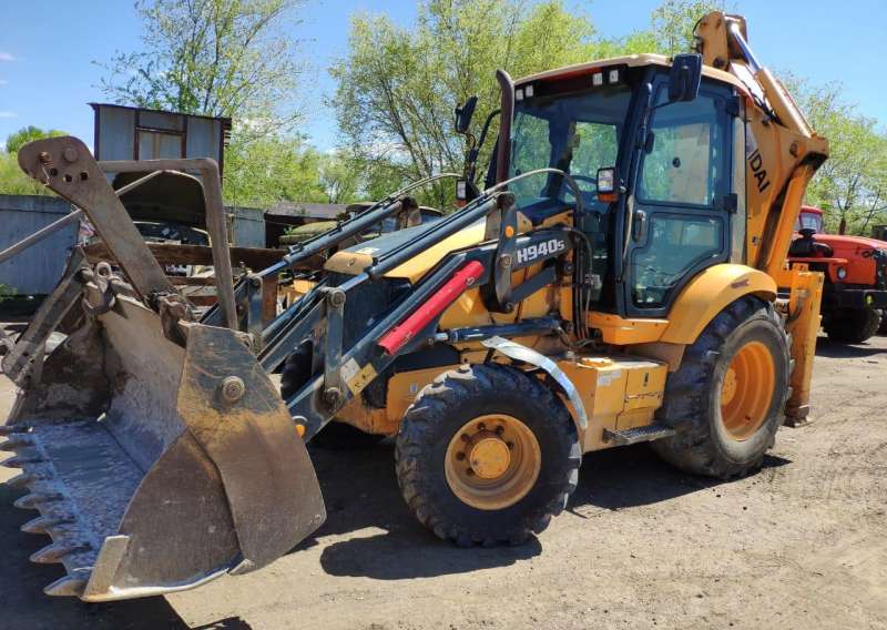 Экскаватор-погрузчик Hyundai H940S
