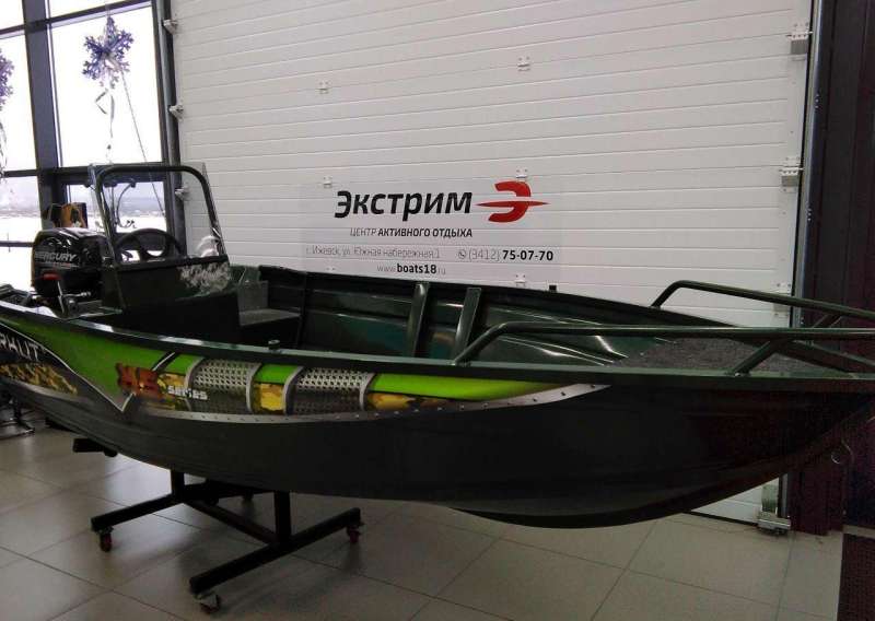 Лодка Berkut XS с мотором Mercury F15