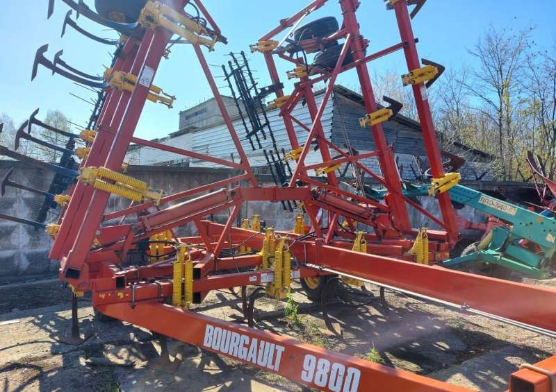 Культиватор Bourgault 9800
