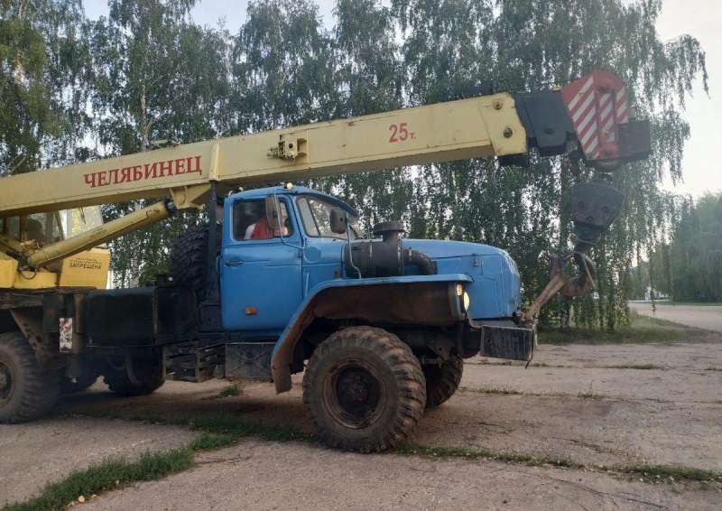 Автокран Урал 25 тонн полный привод вездеход