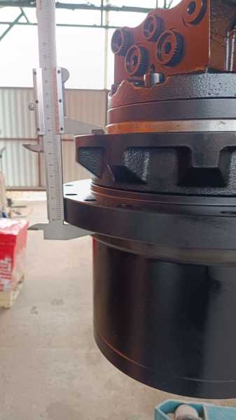 ZEGA D535  D545 редуктор хода  гидромотор