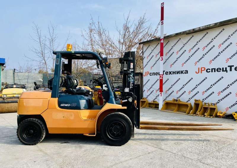 Вилочный погрузчик Toyota 02-7FG40, 2015