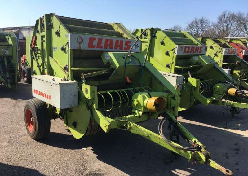 Рулонный пресс подборщик Claas Rollant 44