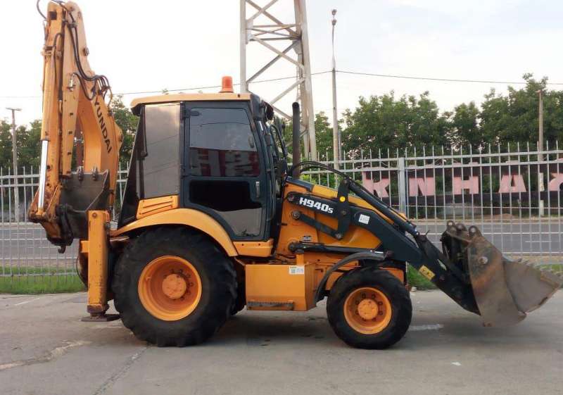 Экскаватор-погрузчик Hyundai H940s