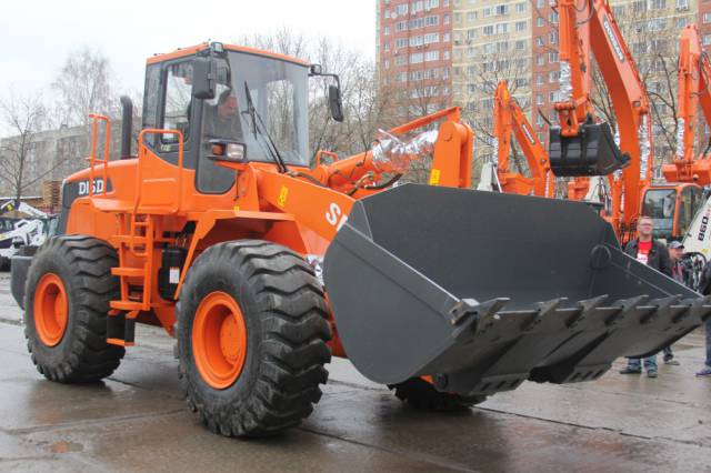 Фронтальный погрузчиу doosan disd sd300n