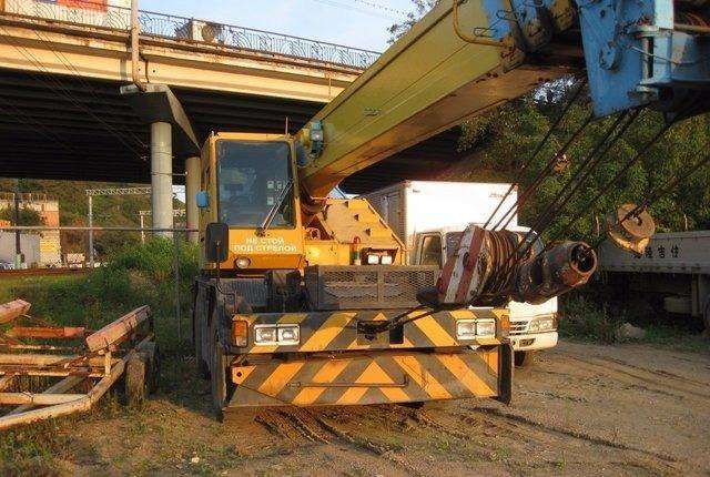 Кран короткобазый 20 тонн Tadano TR-200M