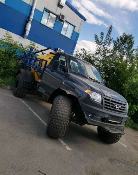 Самоходный опрыскиватель вуаз Агро 1000M